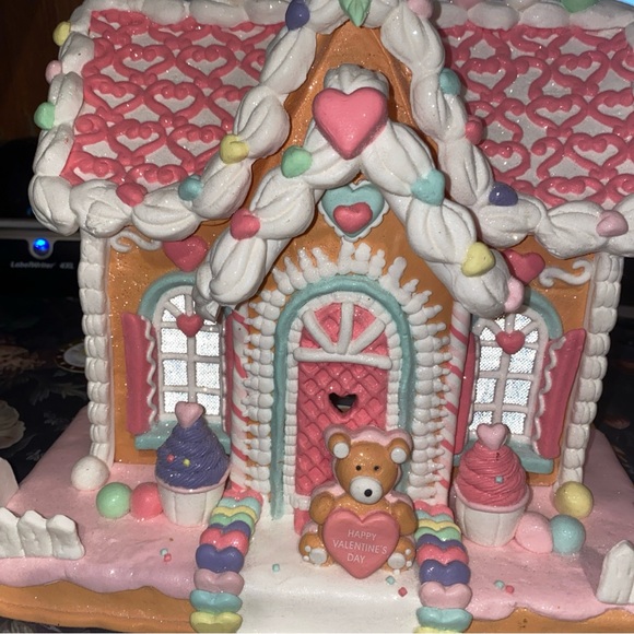 Viral 2025 pink pastels gingerbread house light up decor piece - Picture 2 of 12